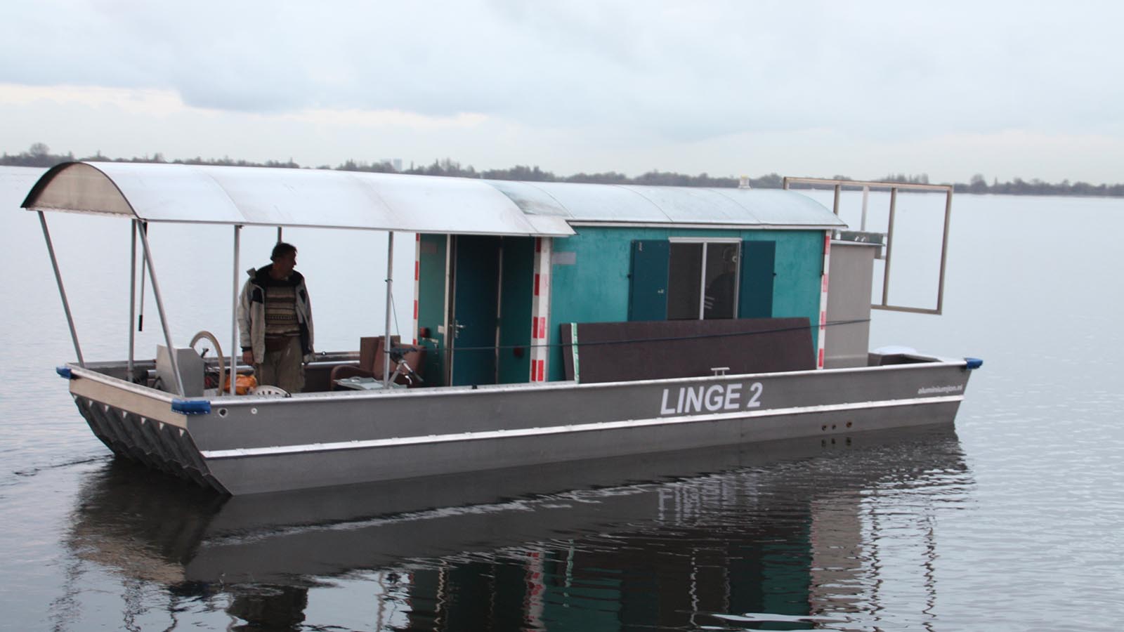 Ponton 8 Meter-AluminiumJon.nl builds aluminum work pontoons of 8 x 2